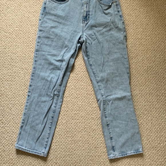 Light Wash PacSun Mom Jeans - Picture 3 of 9
